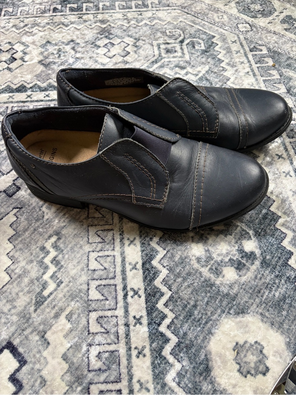 Earth Origins Navy Blue Leather Loafers size 9